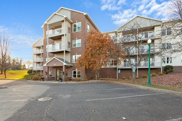 $219,000 | 2231 North Penn Place, Unit 201, St. Paul, MN 55109