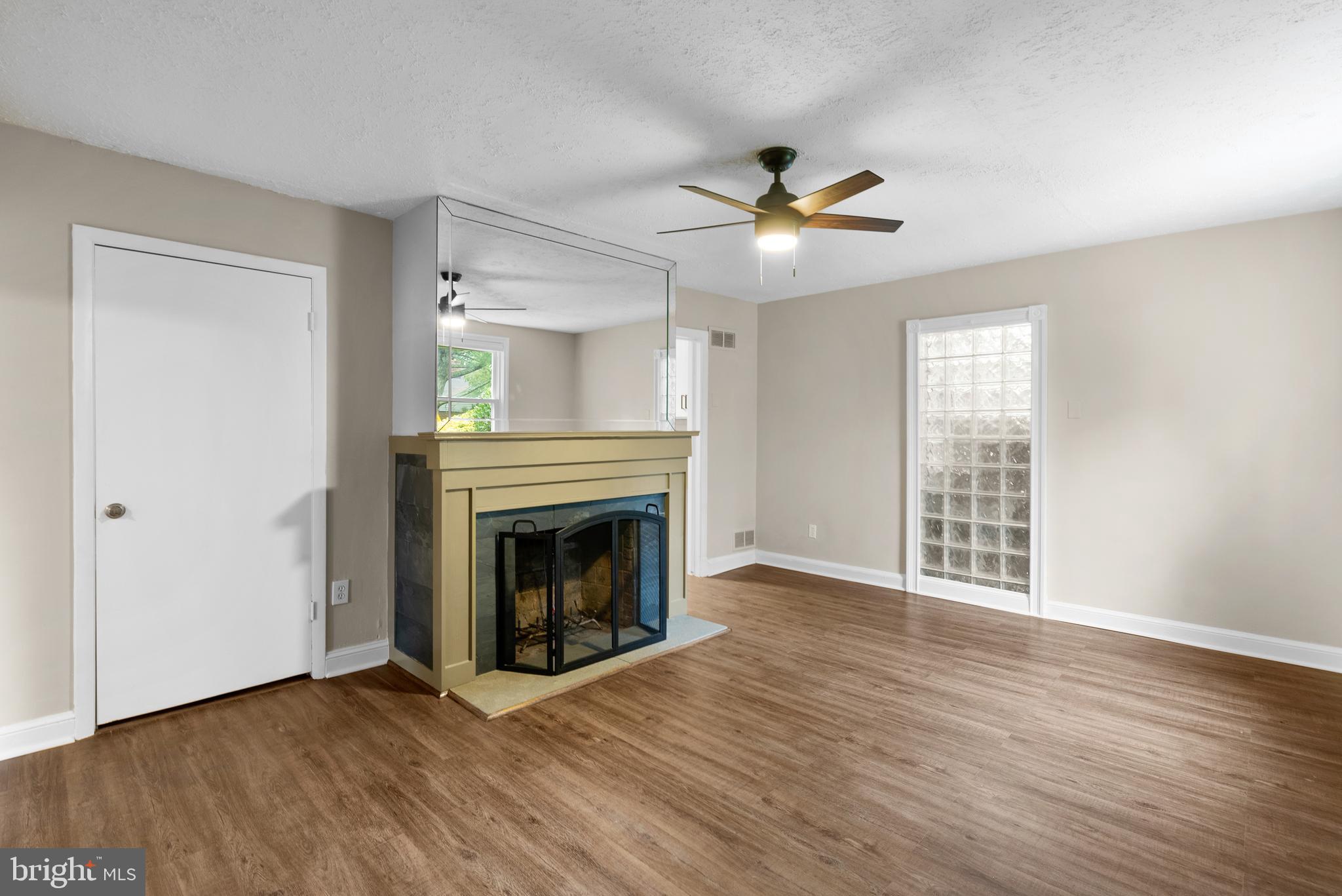 3005 Collins Avenue Silver Spring, MD 20902 - Photo 3 of 24 Gallery Image 3