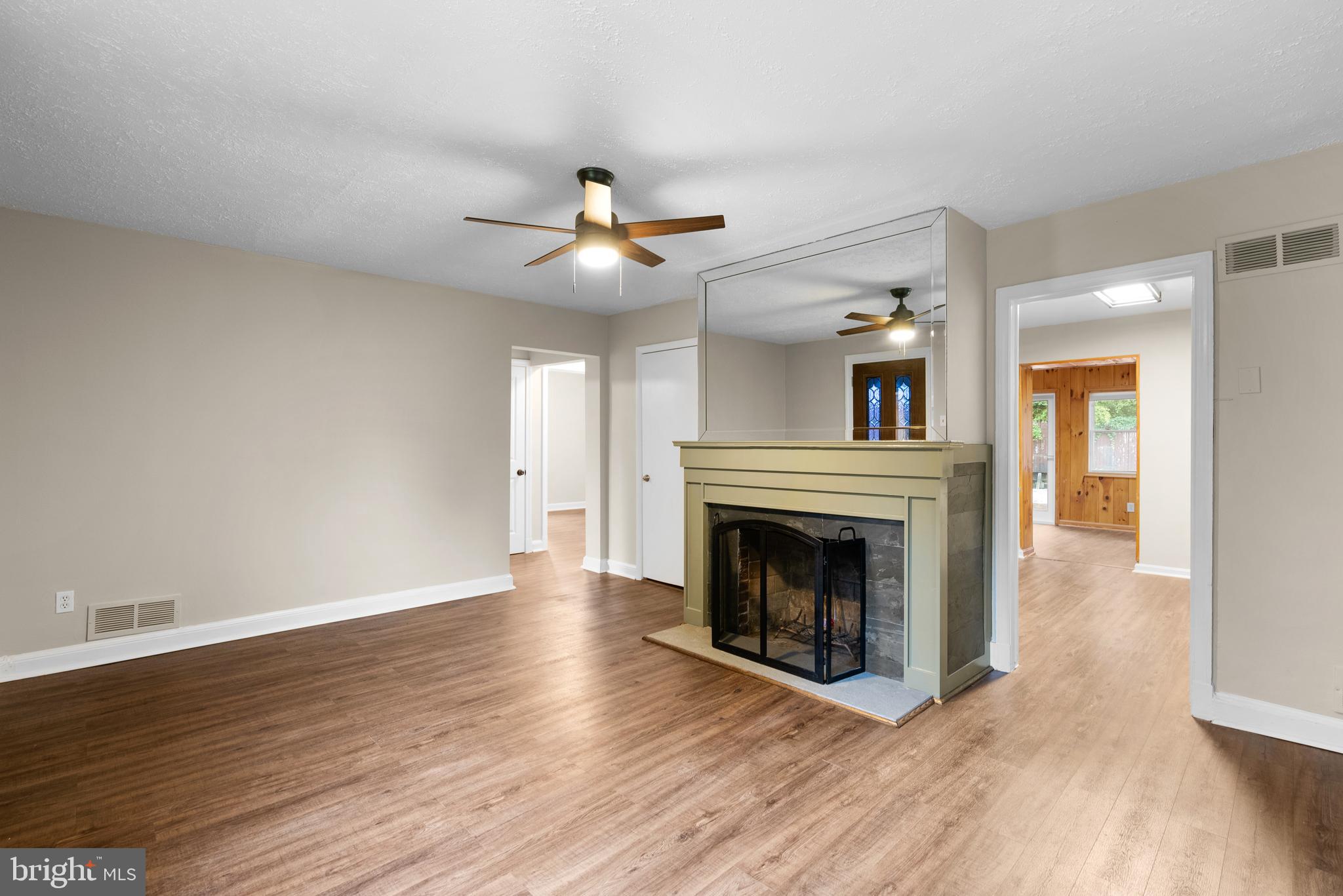 3005 Collins Avenue Silver Spring, MD 20902 - Photo 4 of 24 Gallery Image 4