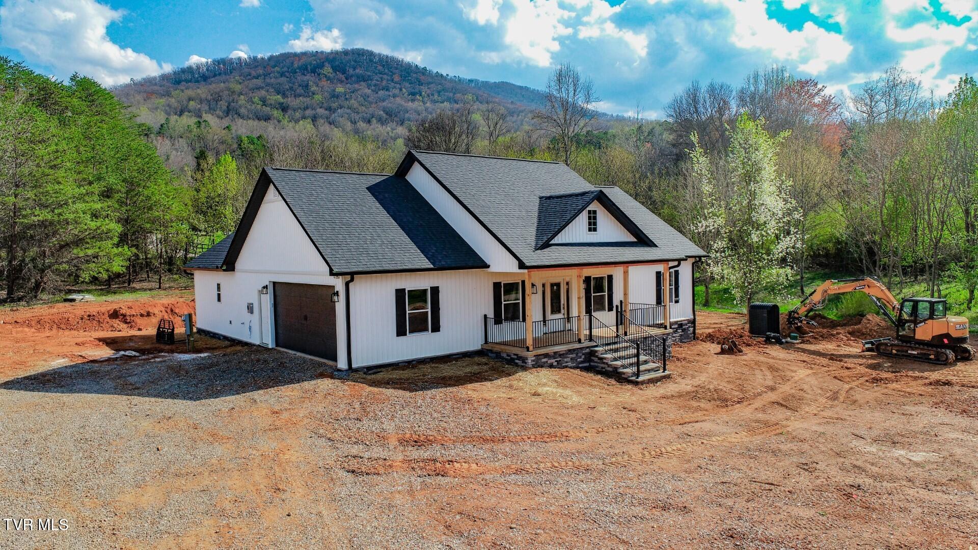 127 Victor Road Cosby, TN 37722 - Photo 3 of 38 2.5