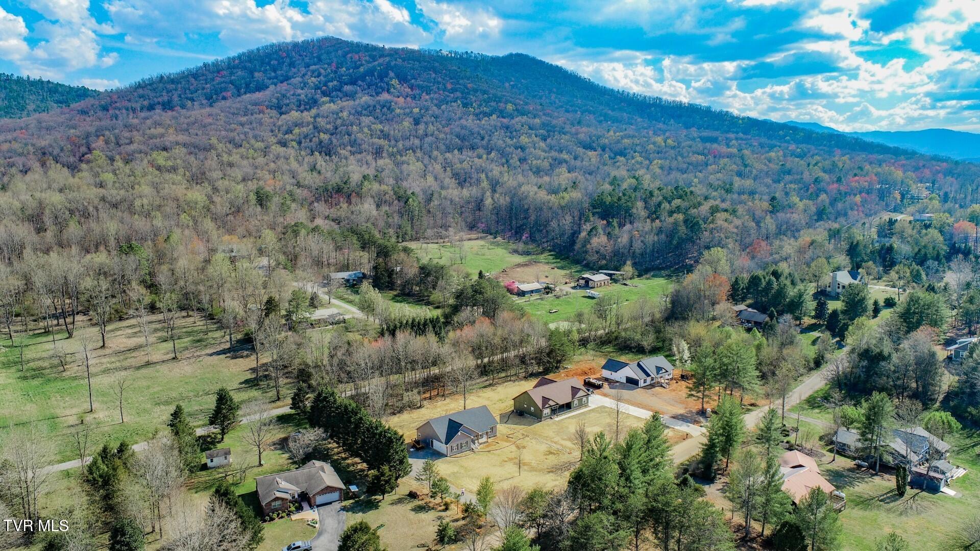 127 Victor Road Cosby, TN 37722 - Photo 31 of 38 27