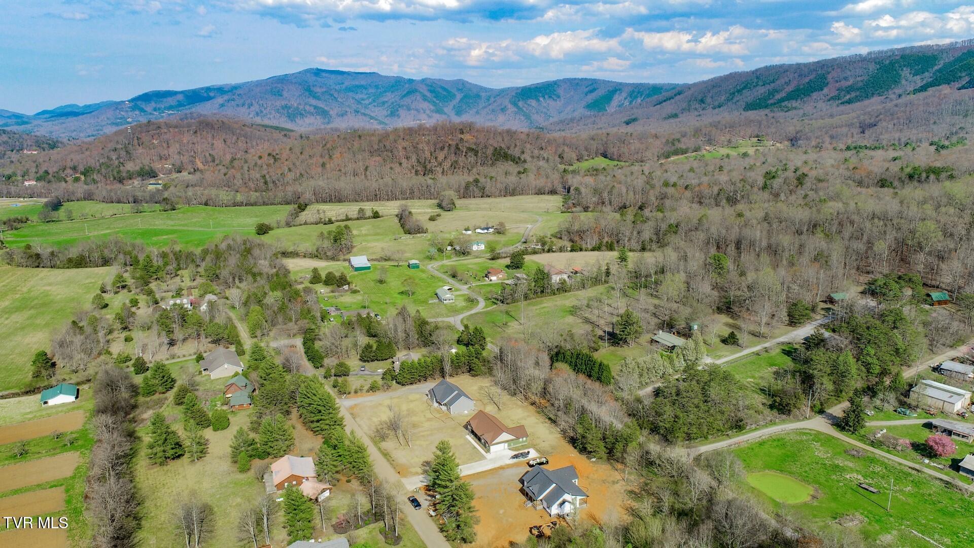 127 Victor Road Cosby, TN 37722 - Photo 32 of 38 28