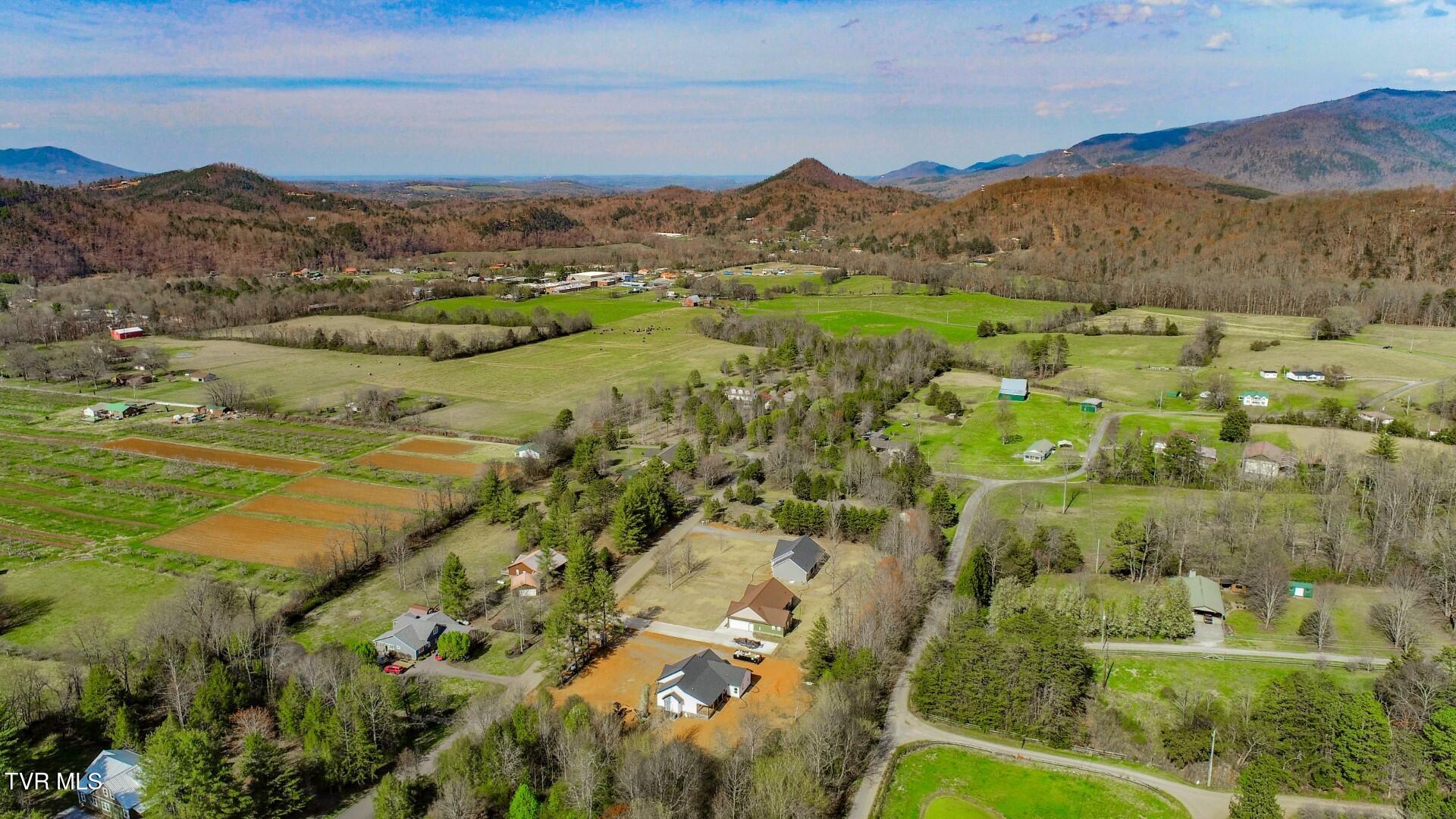 127 Victor Road Cosby, TN 37722 - Photo 33 of 38 29