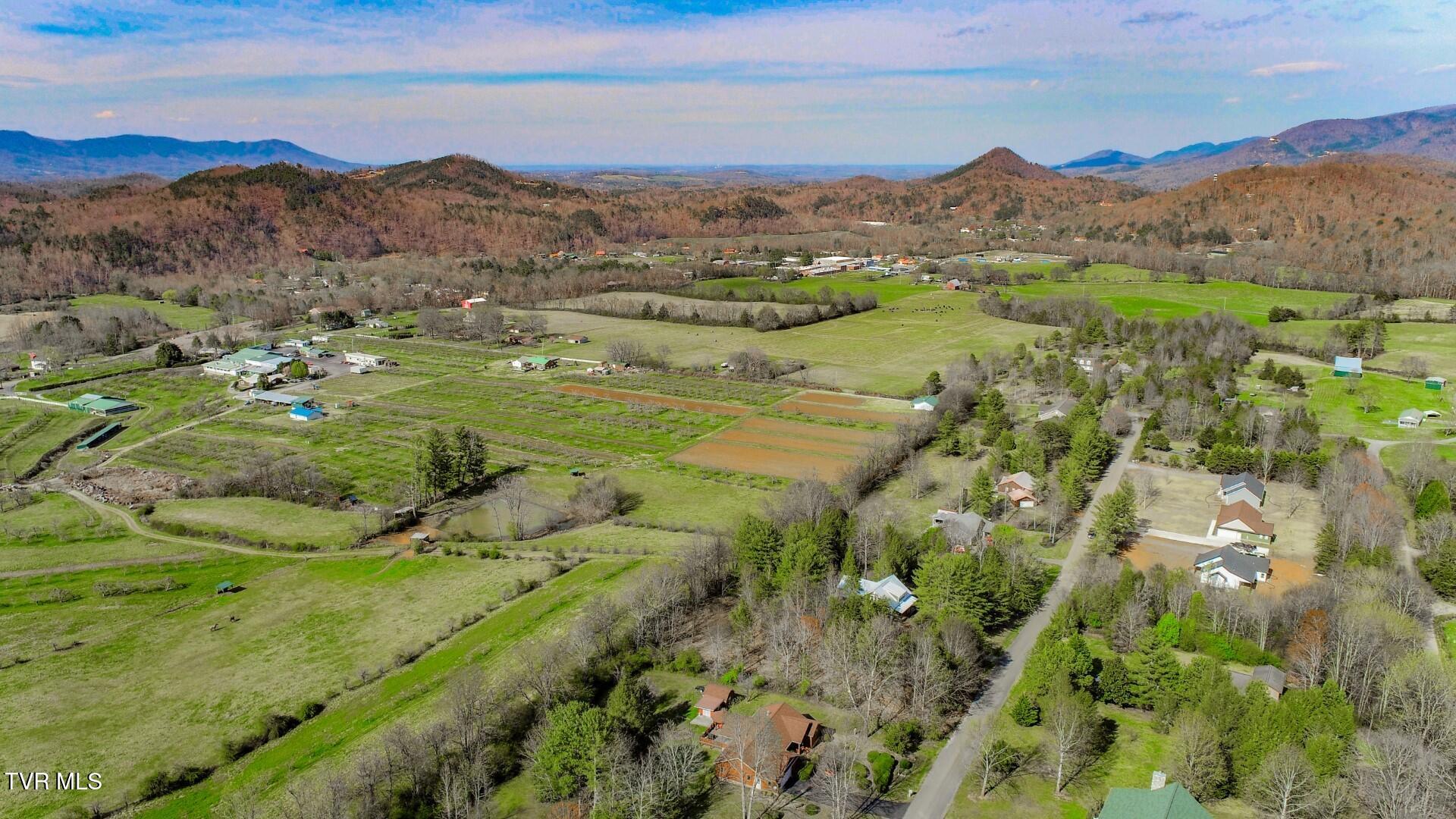 127 Victor Road Cosby, TN 37722 - Photo 36 of 38 32