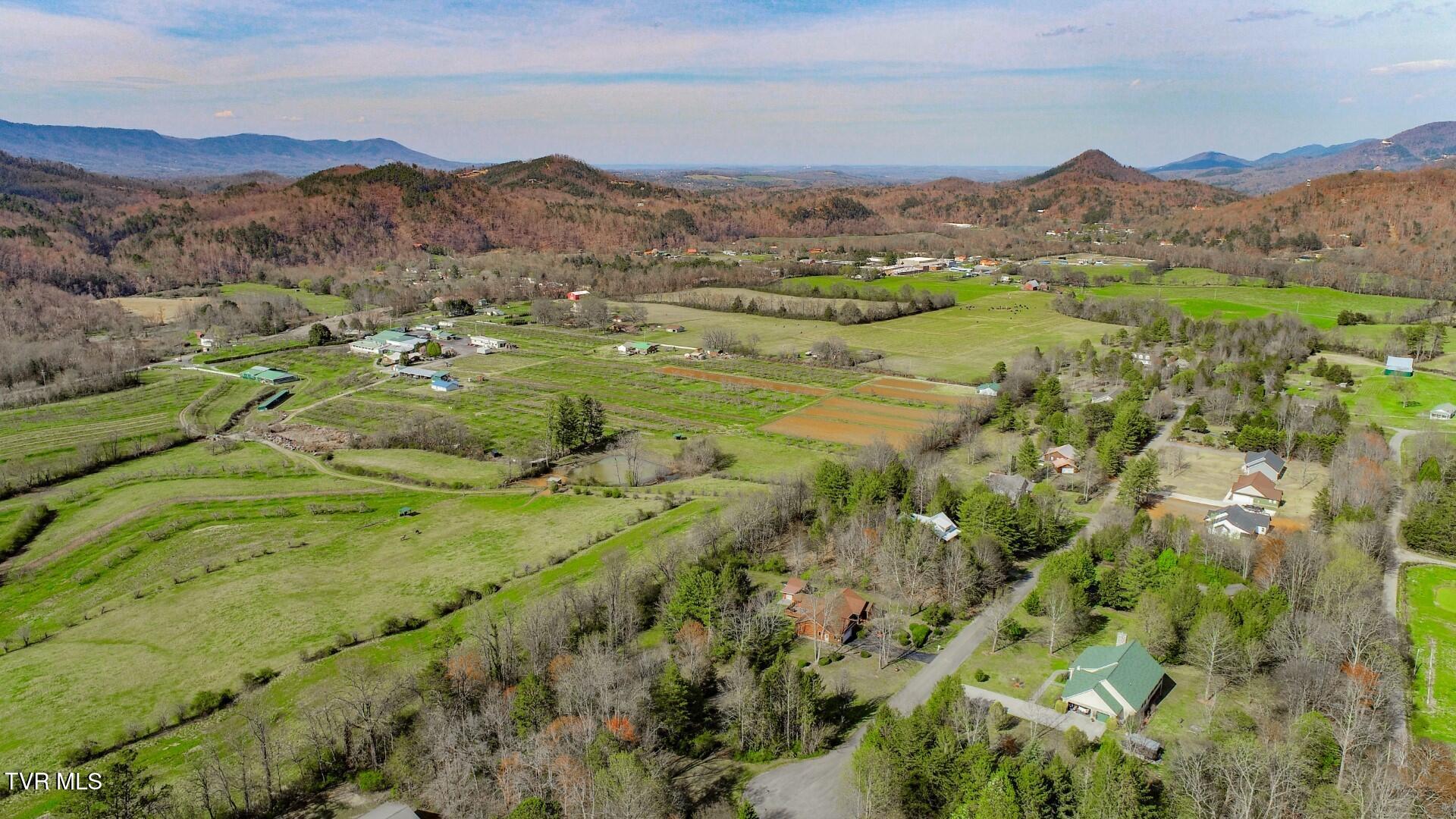 127 Victor Road Cosby, TN 37722 - Photo 37 of 38 33