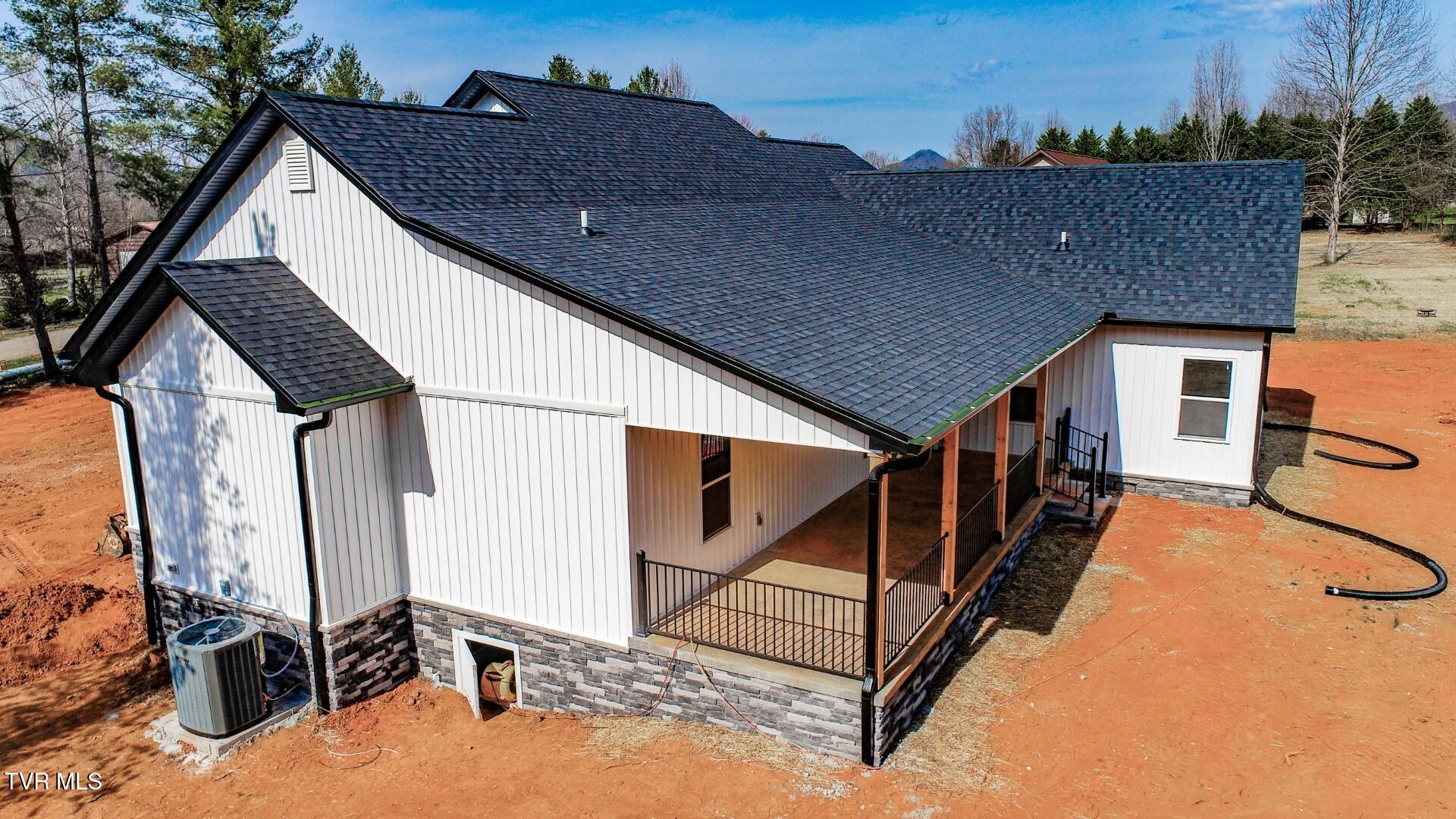 127 Victor Road Cosby, TN 37722 - Photo 7 of 38 5
