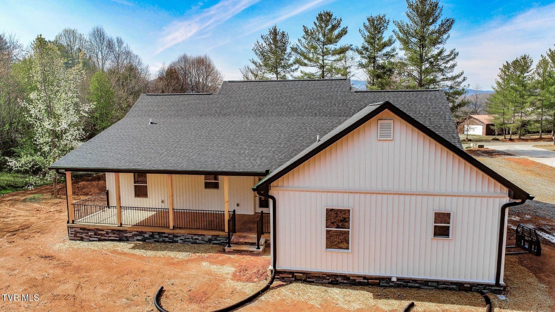 127 Victor Road Cosby, TN 37722 - Photo 9 of 38 7