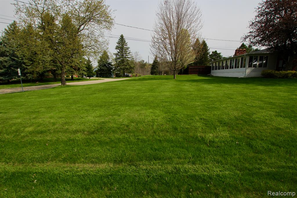 1246 Crooked Lake Road Fenton, MI 48430 - Photo 16 of 19 Gallery Image 16