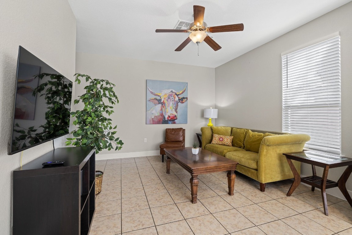2215 Katy Lane, Unit C Georgetown, TX 78626 - Photo 3 of 26 a living room with furniture and a potted plant