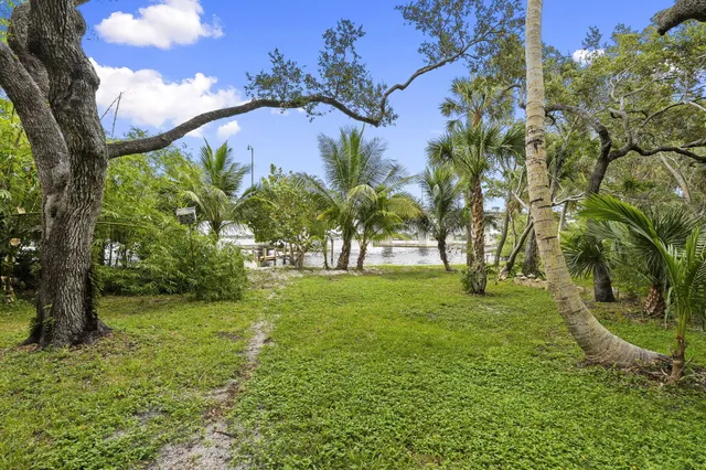 $5,000 | 659 Southeast St Lucie Boulevard, Stuart, FL 34996