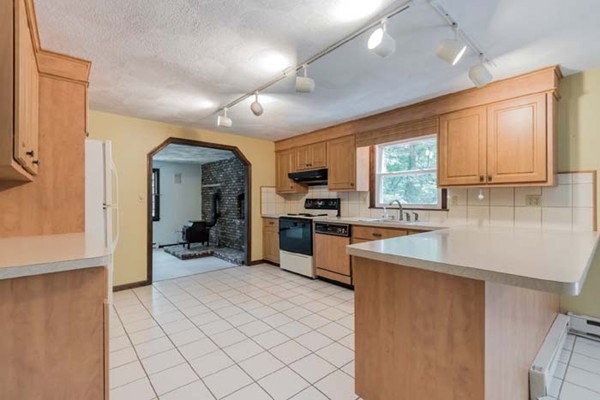 14 Greybirch Road Andover, MA 01810 - Photo 5 of 30