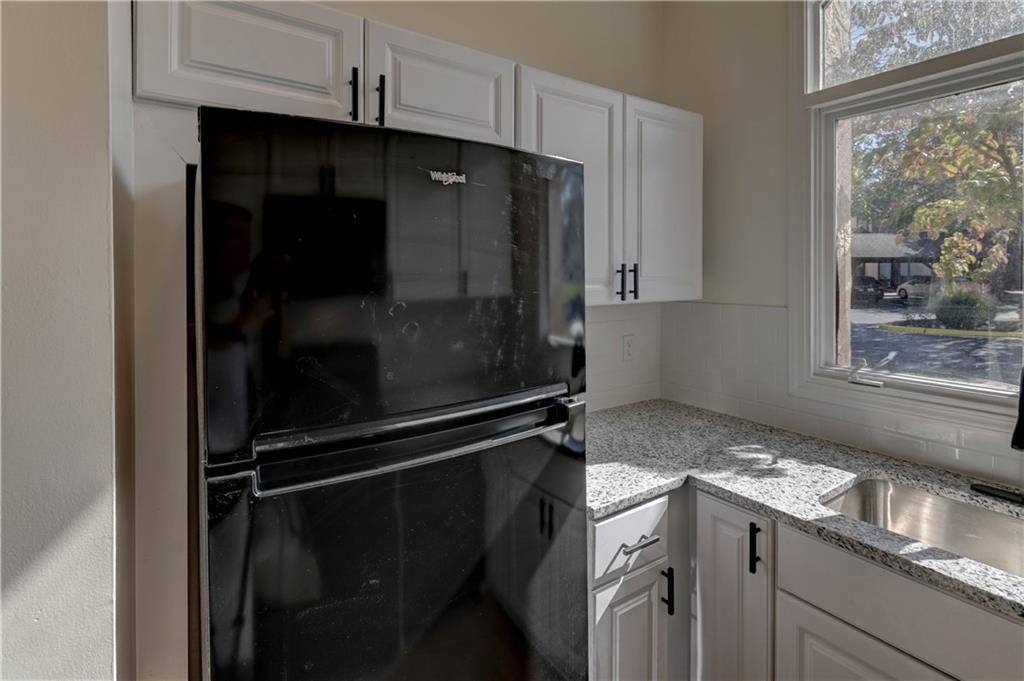 4804 Horton Street Mission, KS 66202 - Photo 11 of 55