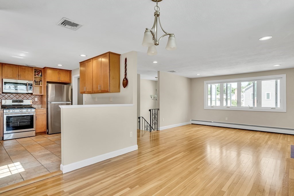 85 Upton Road Waltham, MA 02452 - Photo 3 of 36 Gallery Image 3
