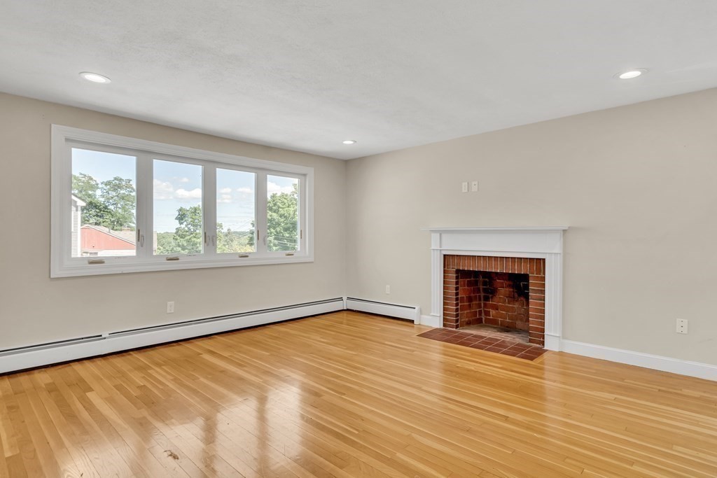 85 Upton Road Waltham, MA 02452 - Photo 4 of 36 Gallery Image 4