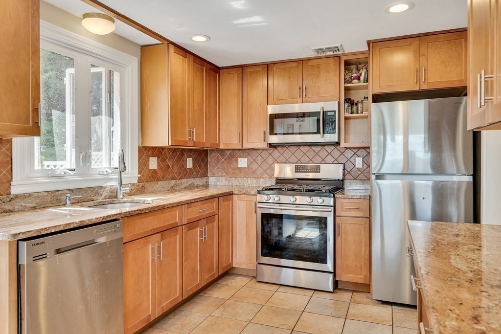 85 Upton Road Waltham, MA 02452 - Photo 6 of 36 Gallery Image 6