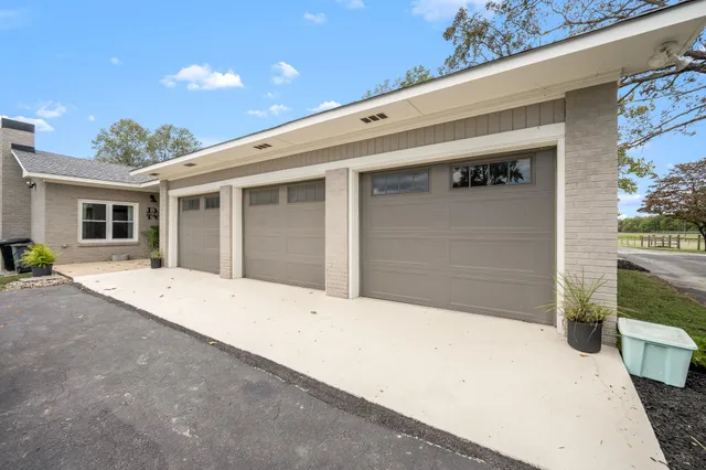 $900,000 | 176 Terry Dunavan Road, Elora, TN 37328