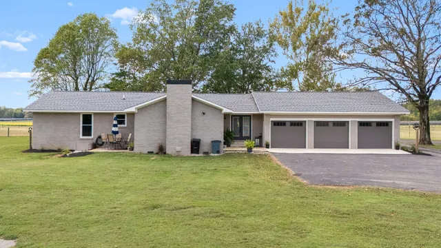 $900,000 | 176 Terry Dunavan Road, Elora, TN 37328