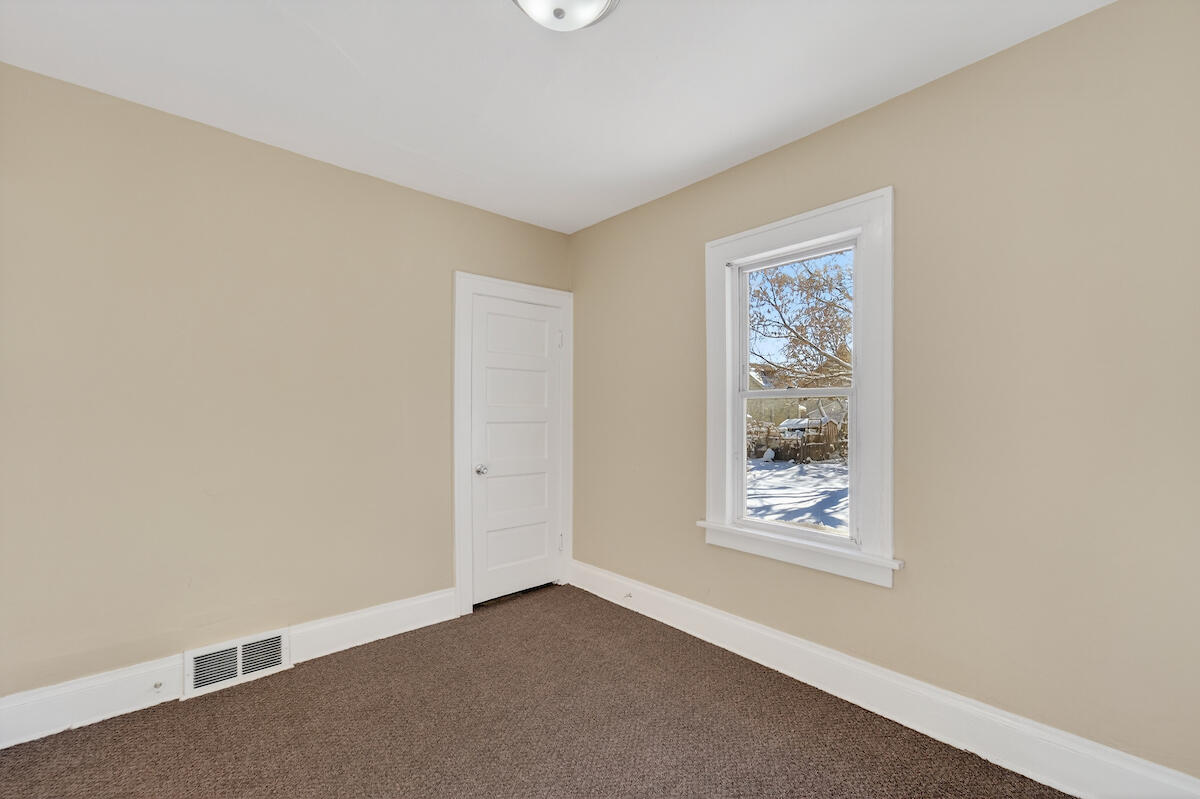 1505 69th Street Kenosha, WI 53143 - Photo 15 of 24 Bedroom