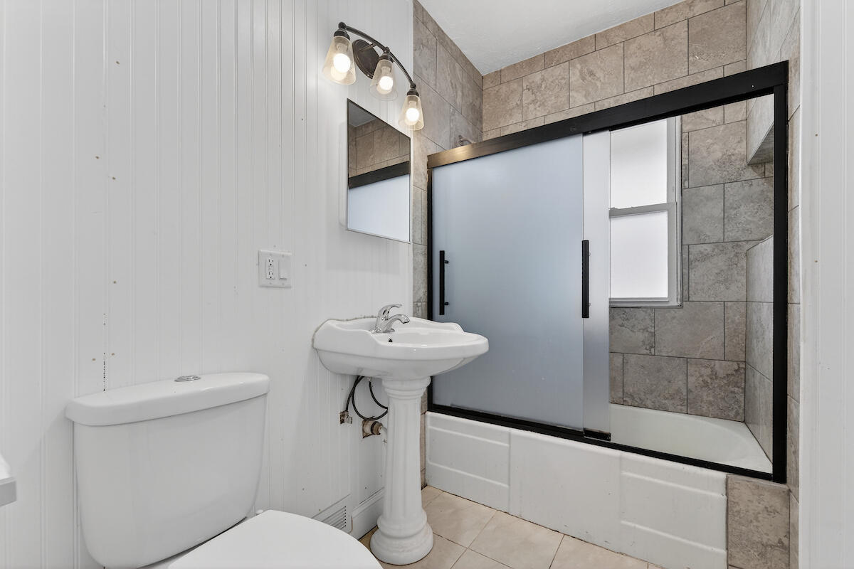 1505 69th Street Kenosha, WI 53143 - Photo 16 of 24 Bathroom