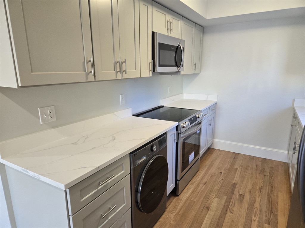 94 Beaconsfield Road, Unit 201 Brookline, MA 02445 - Photo 9 of 19