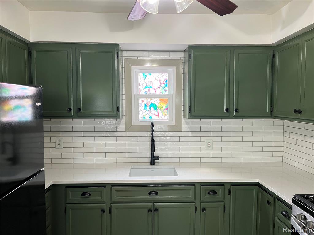 7352 Dale Center Line, MI 48015 - Photo 7 of 23