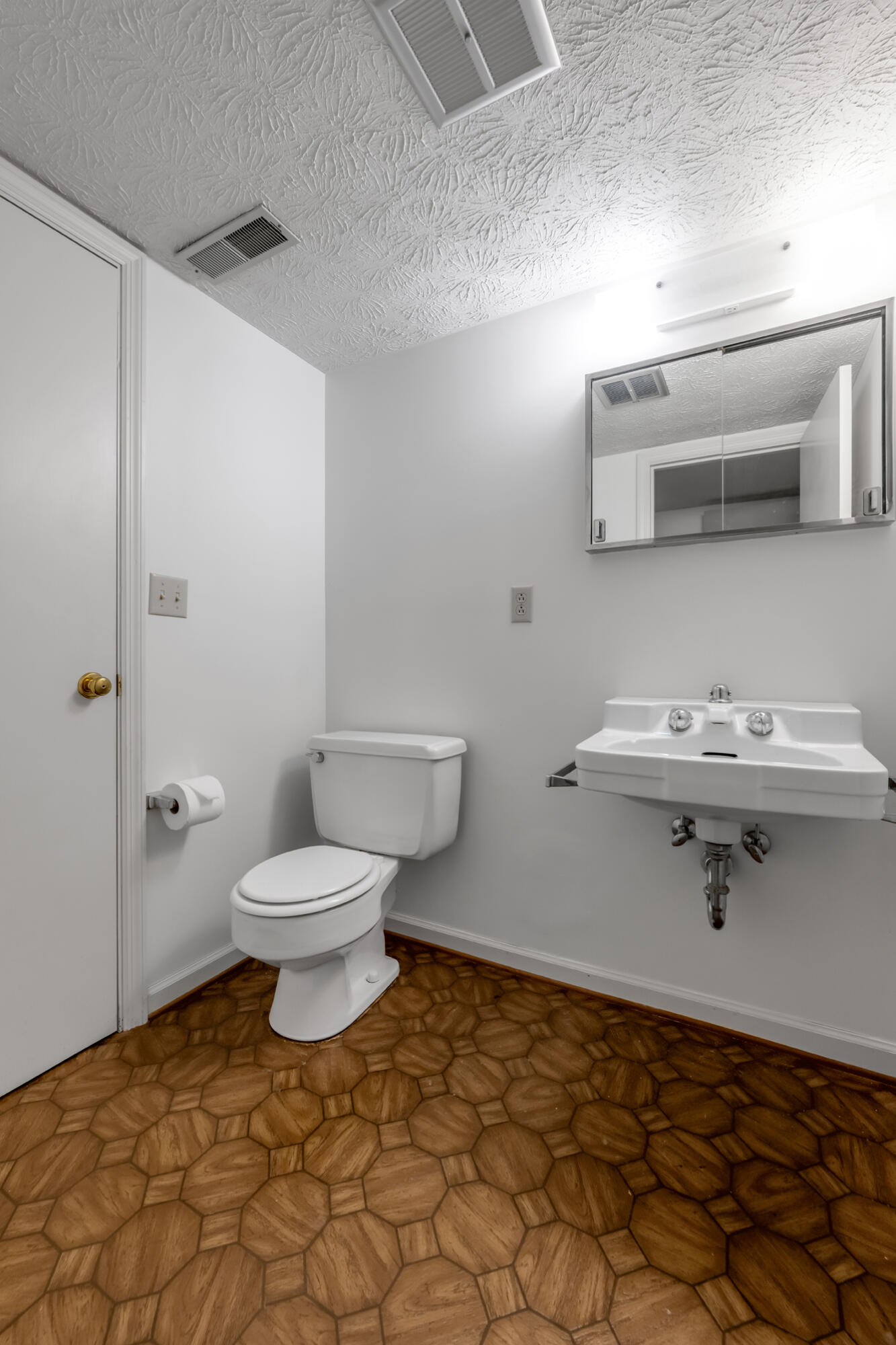 924 Chinoe Road Lexington, KY 40502 - Photo 55 of 70 Lower Level Half Bath