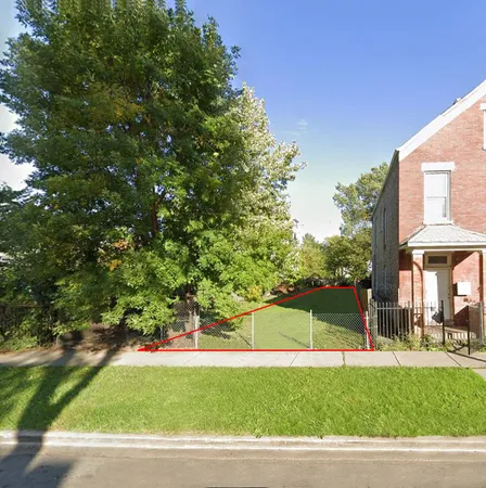 a view of outdoor space yard and porch