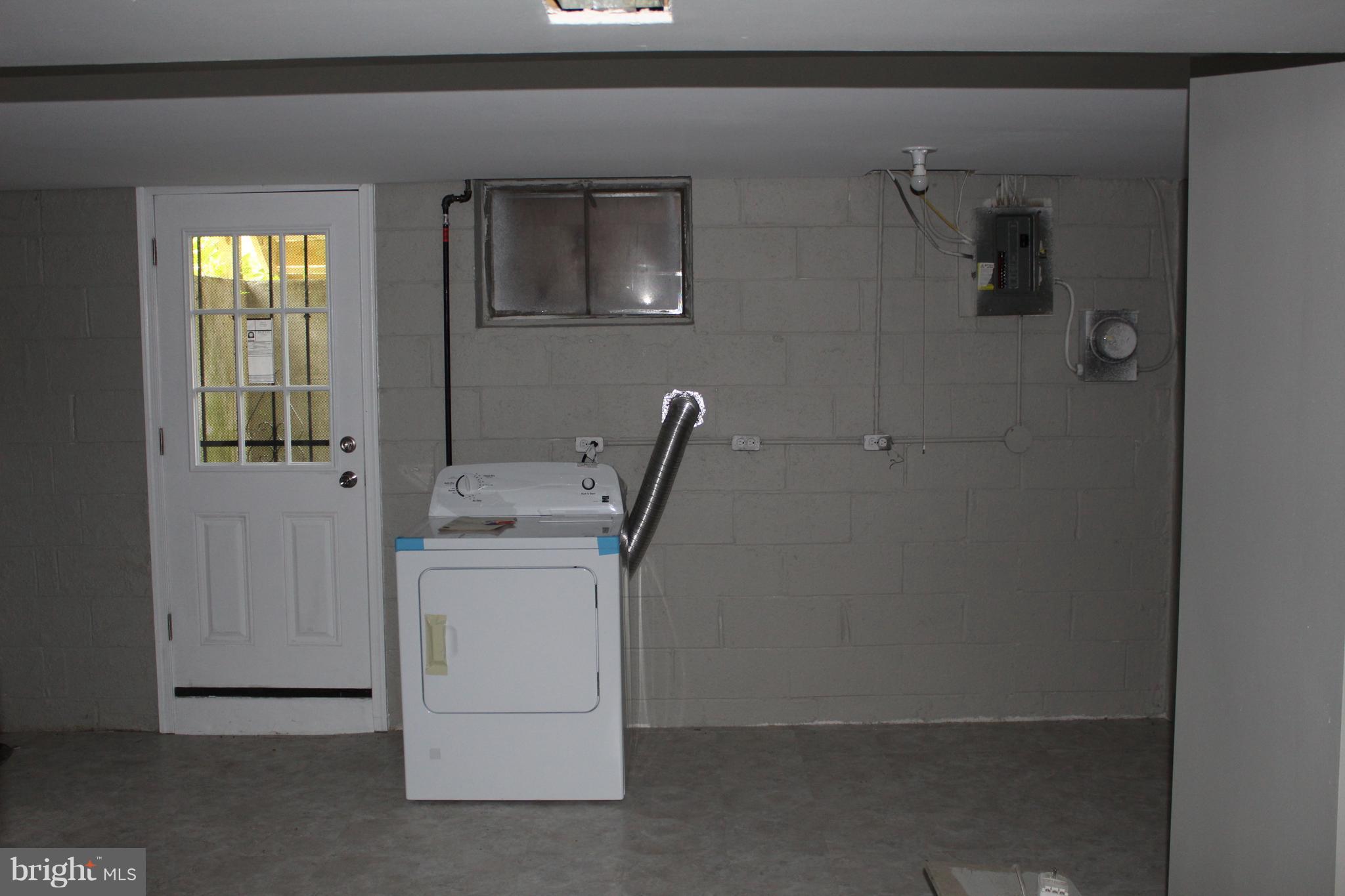 650 Queensgate Road Baltimore, MD 21229 - Photo 21 of 25 a utility room with dryer and washer