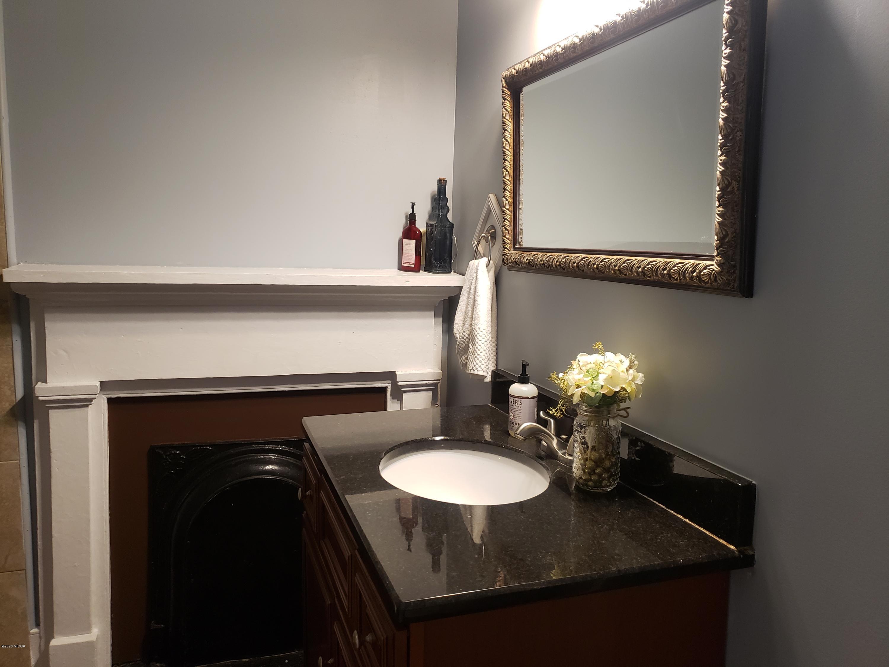 980 Maple Street Macon, GA 31201 - Photo 14 of 30 MASTER BATH 5