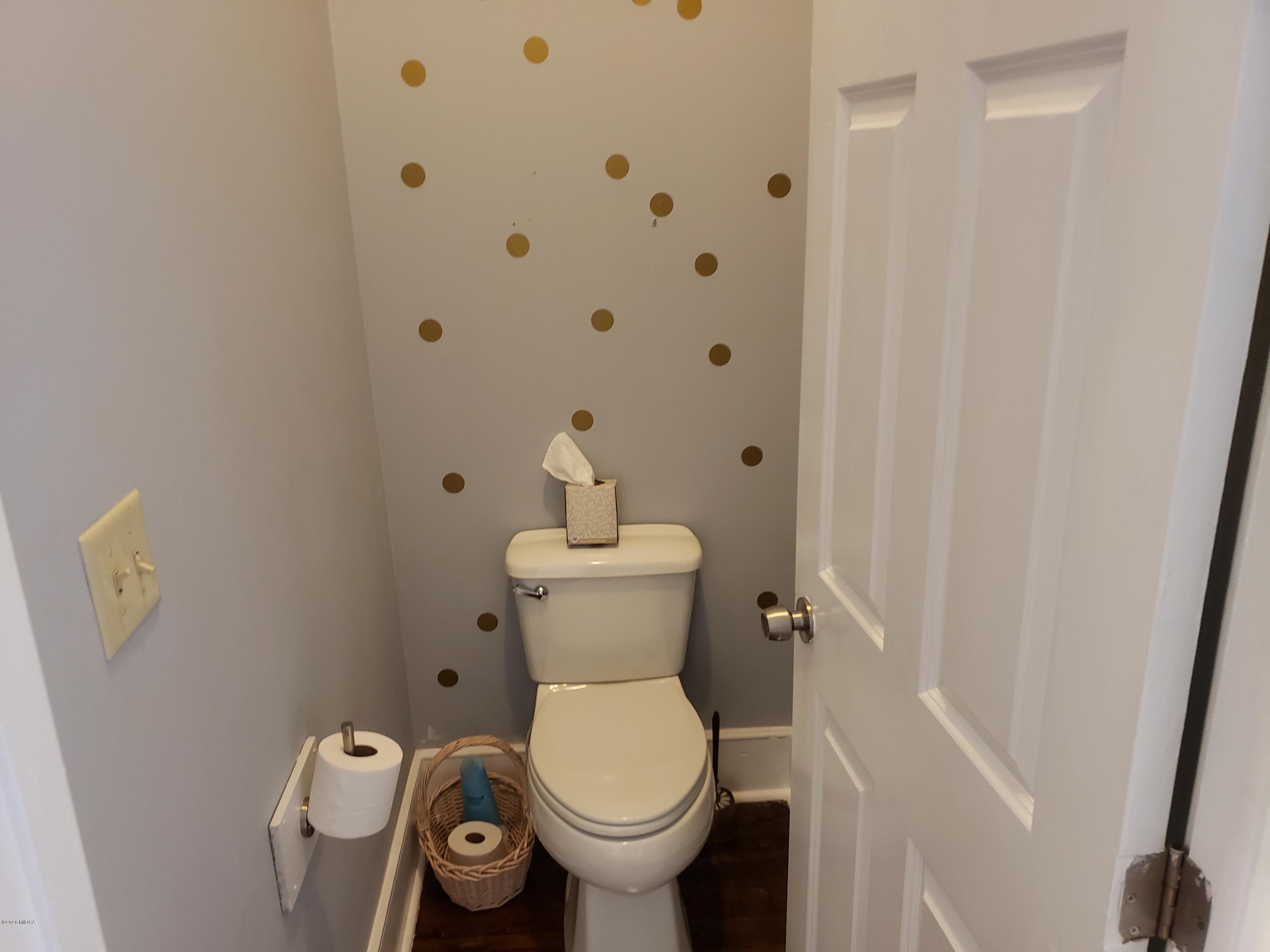 980 Maple Street Macon, GA 31201 - Photo 15 of 30 MASTER WATER CLOSET