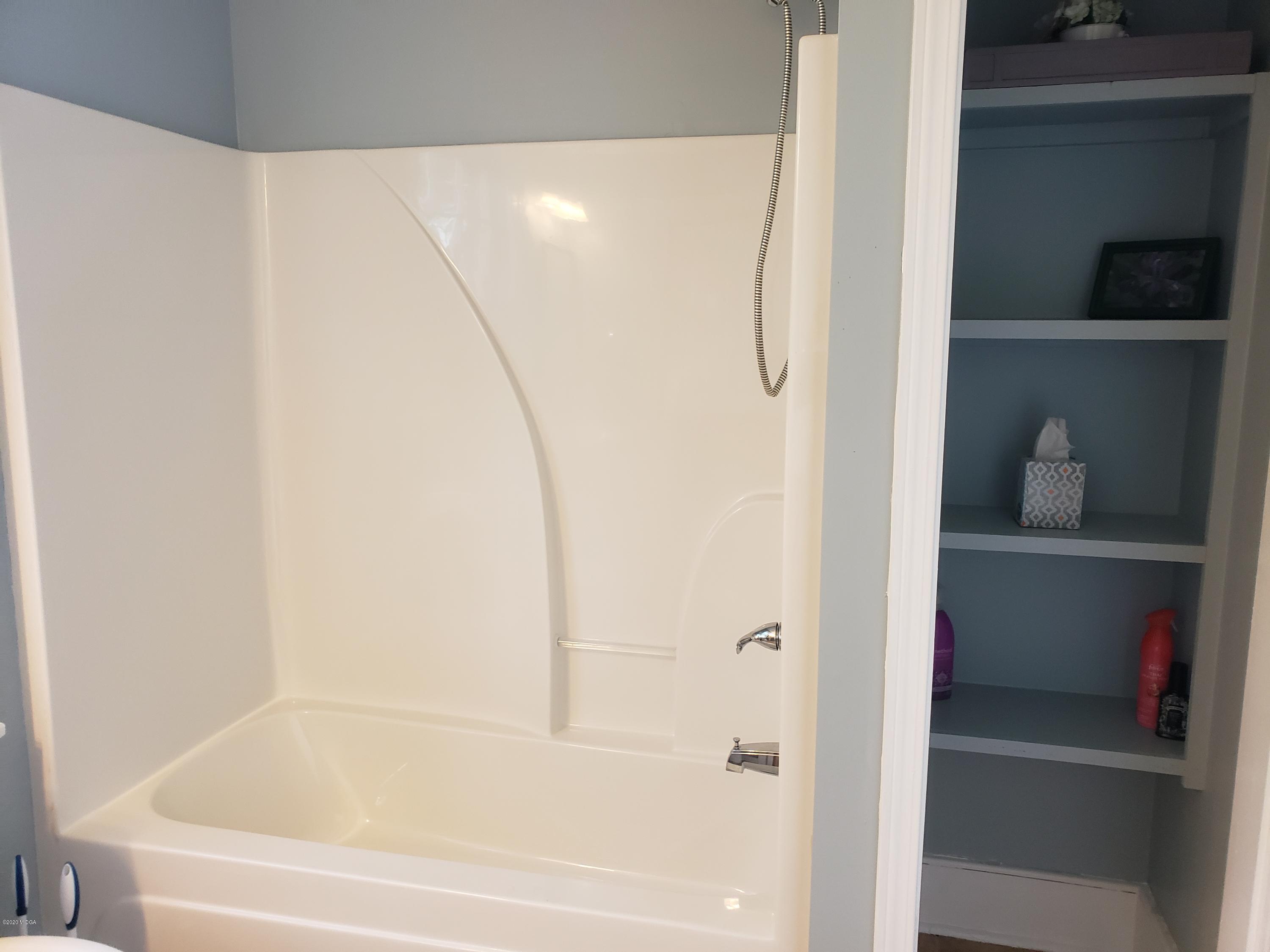 980 Maple Street Macon, GA 31201 - Photo 25 of 30 MAPLES SECOND BATH ROOM 2