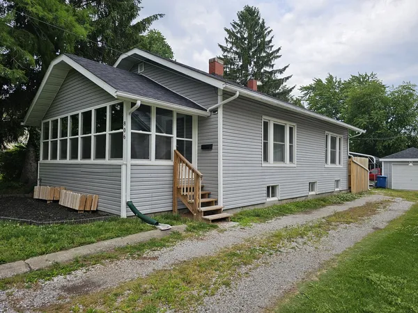 a view of a house with a yard