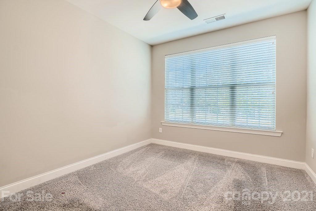 942 Emory Lane Fort Mill, SC 29708 - Photo 14 of 33 an empty room with a window