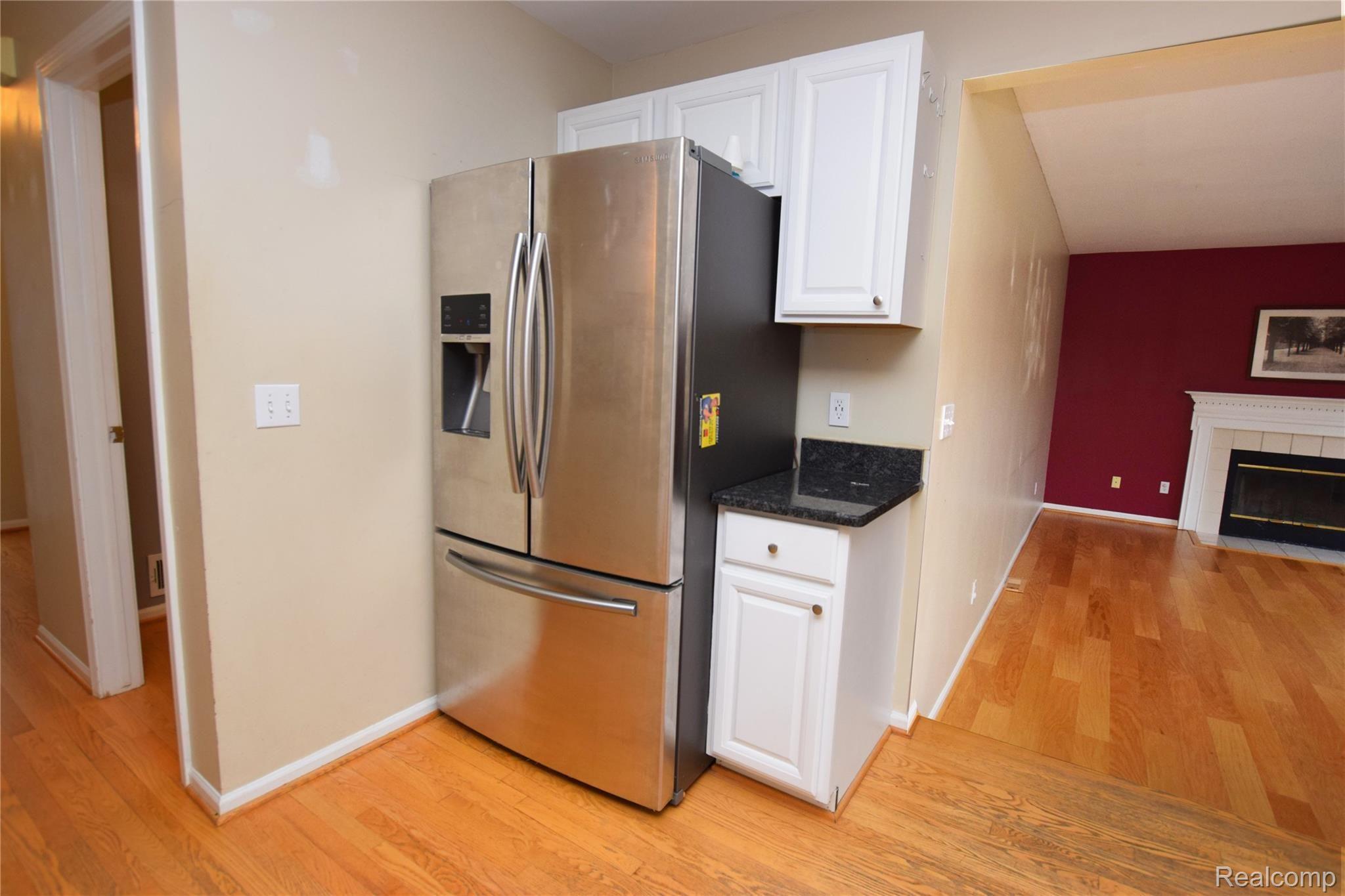 760 3rd Street Fenton, MI 48430 - Photo 3 of 19 Kitchen Nook
