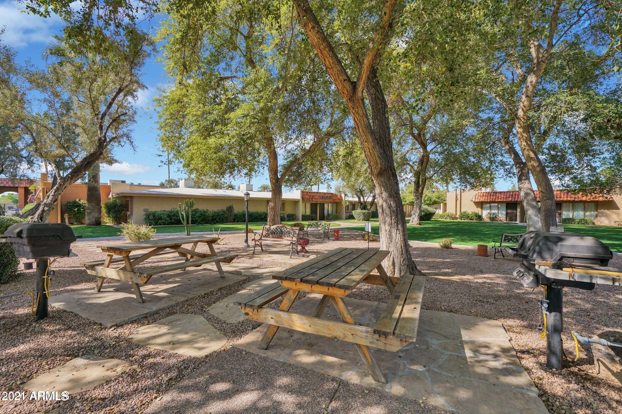 1320 East Bethany Home Road, Unit 43 Phoenix, AZ 85014 - Photo 27 of 35 Area BBQ Picnic Area