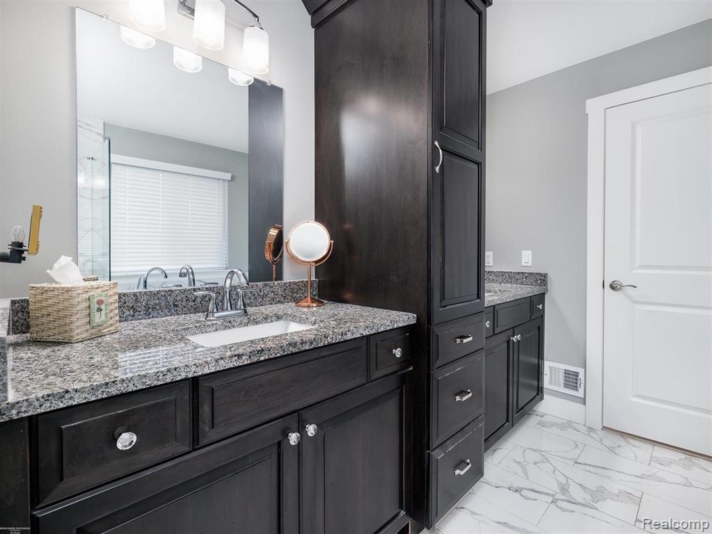 47705 Card Road Macomb, MI 48044 - Photo 26 of 53