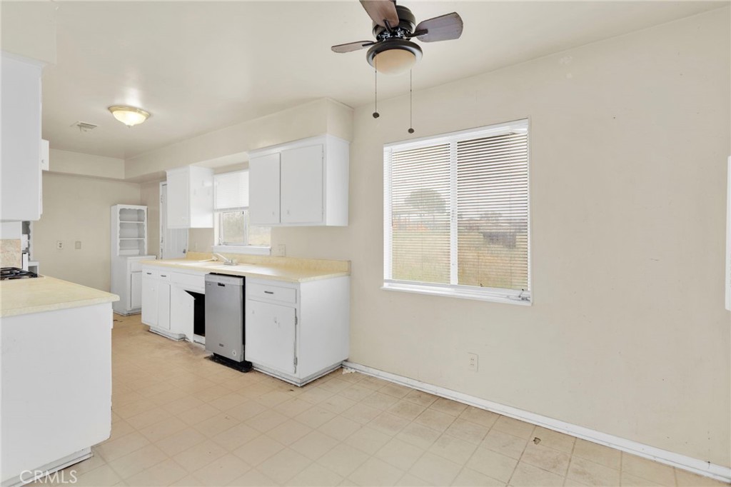 18190 Hiawatha Road Apple Valley, CA 92307 - Photo 13 of 44