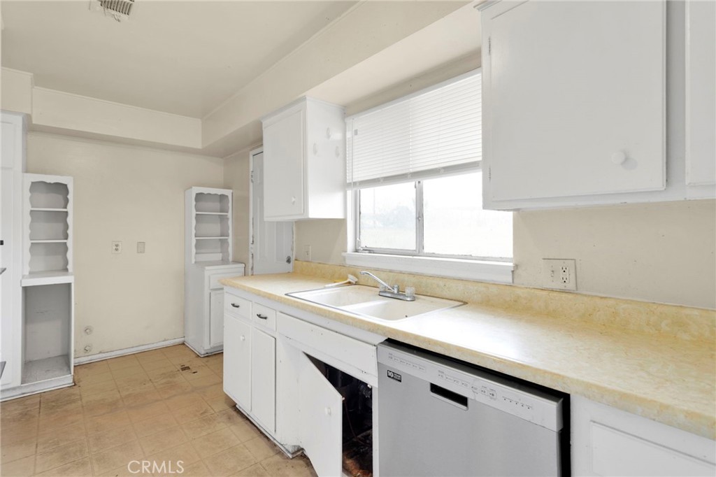 18190 Hiawatha Road Apple Valley, CA 92307 - Photo 16 of 44