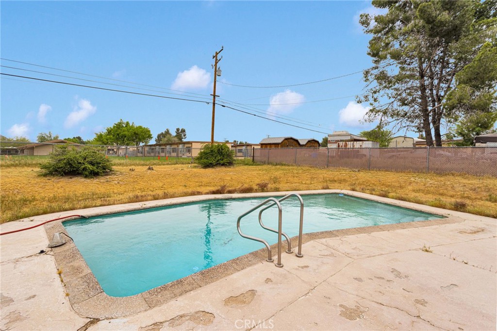 18190 Hiawatha Road Apple Valley, CA 92307 - Photo 33 of 44