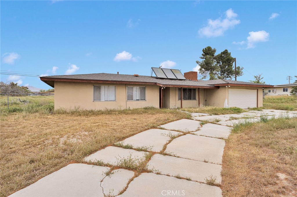 18190 Hiawatha Road Apple Valley, CA 92307 - Photo 5 of 44