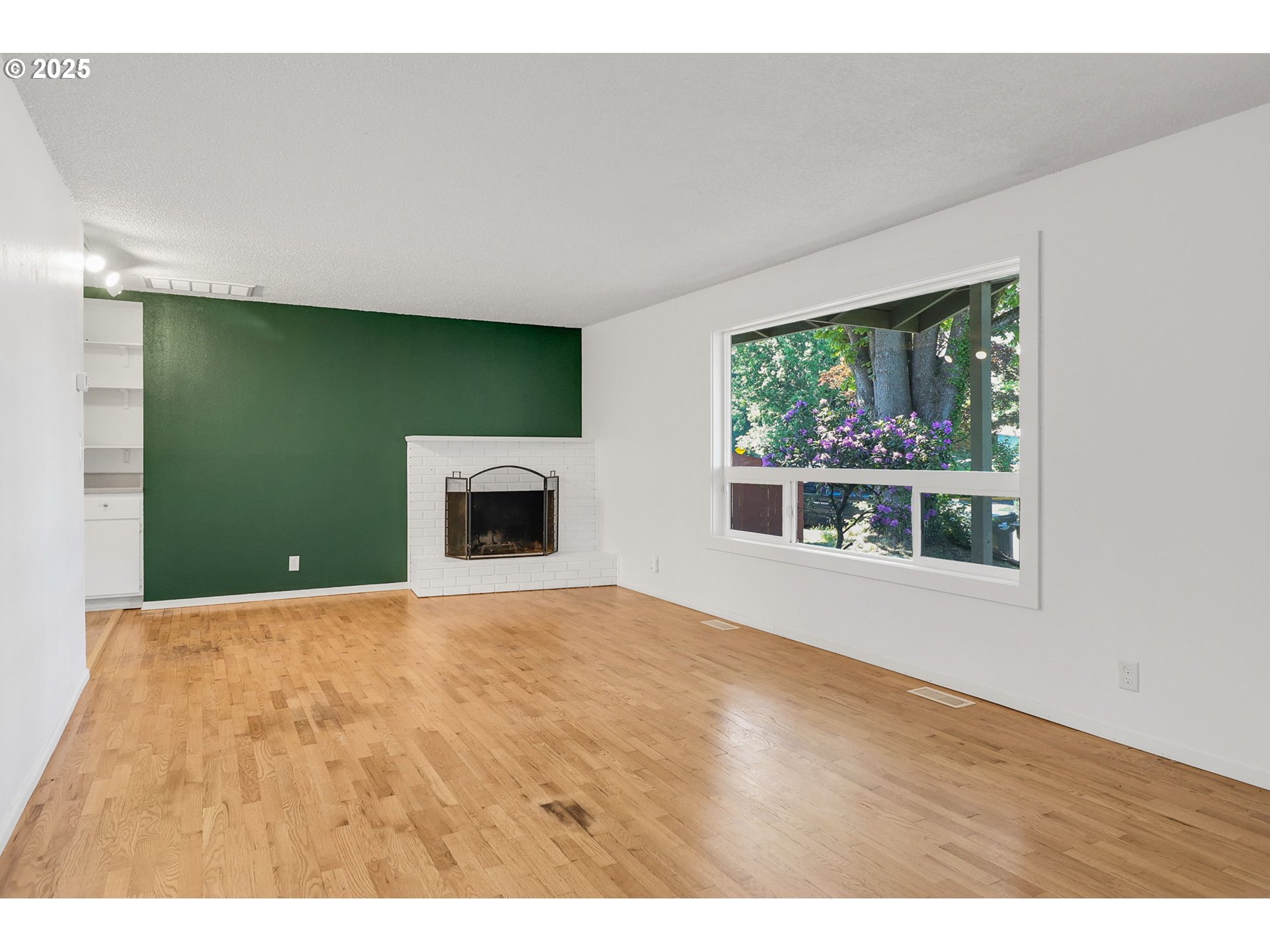 1437 Sequoia Avenue Springfield, OR 97477 - Photo 3 of 34 Living Room