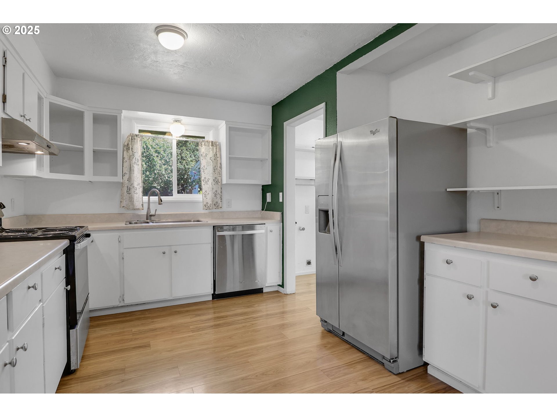 1437 Sequoia Avenue Springfield, OR 97477 - Photo 6 of 34 Kitchen