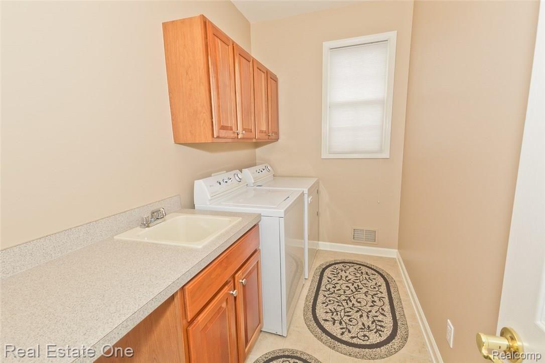 5688 Stonehaven Boulevard Rochester, MI 48306 - Photo 26 of 69 First floor laundry room