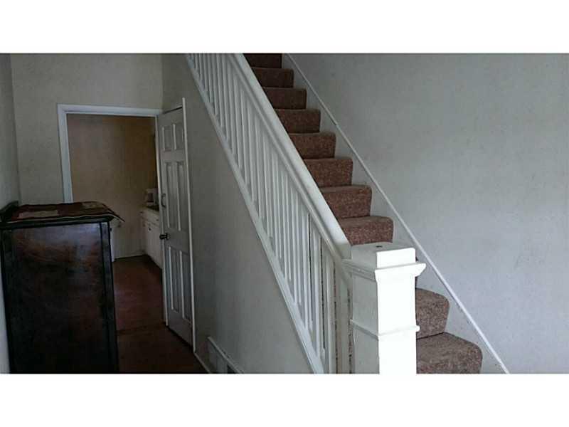 528 Beaver Road Ambridge, PA 15003 - Photo 5 of 12 Entry/Foyer.