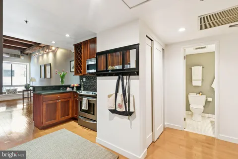 $267,500 | 301 Race Street, Unit 410, Philadelphia, PA 19106