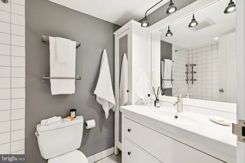 $267,500 | 301 Race Street, Unit 410, Philadelphia, PA 19106