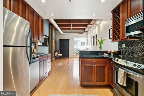 $267,500 | 301 Race Street, Unit 410, Philadelphia, PA 19106