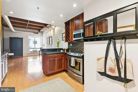 $267,500 | 301 Race Street, Unit 410, Philadelphia, PA 19106