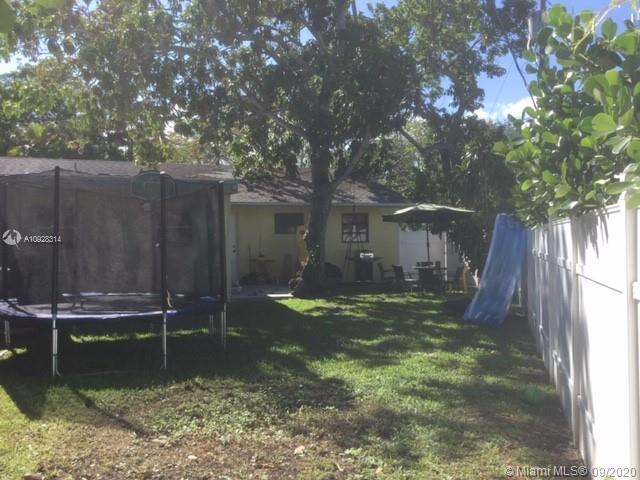 11301 Southwest 81st Road Pinecrest, FL 33156 - Photo 14 of 23 unit 1 backyard