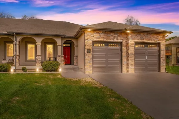 $375,000 | 2504 Ashurst Drive, Lee's Summit, MO 64081